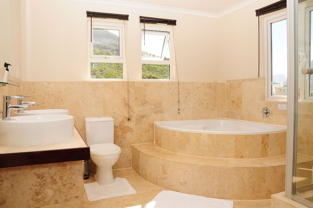 Deep Soaking Bathtub