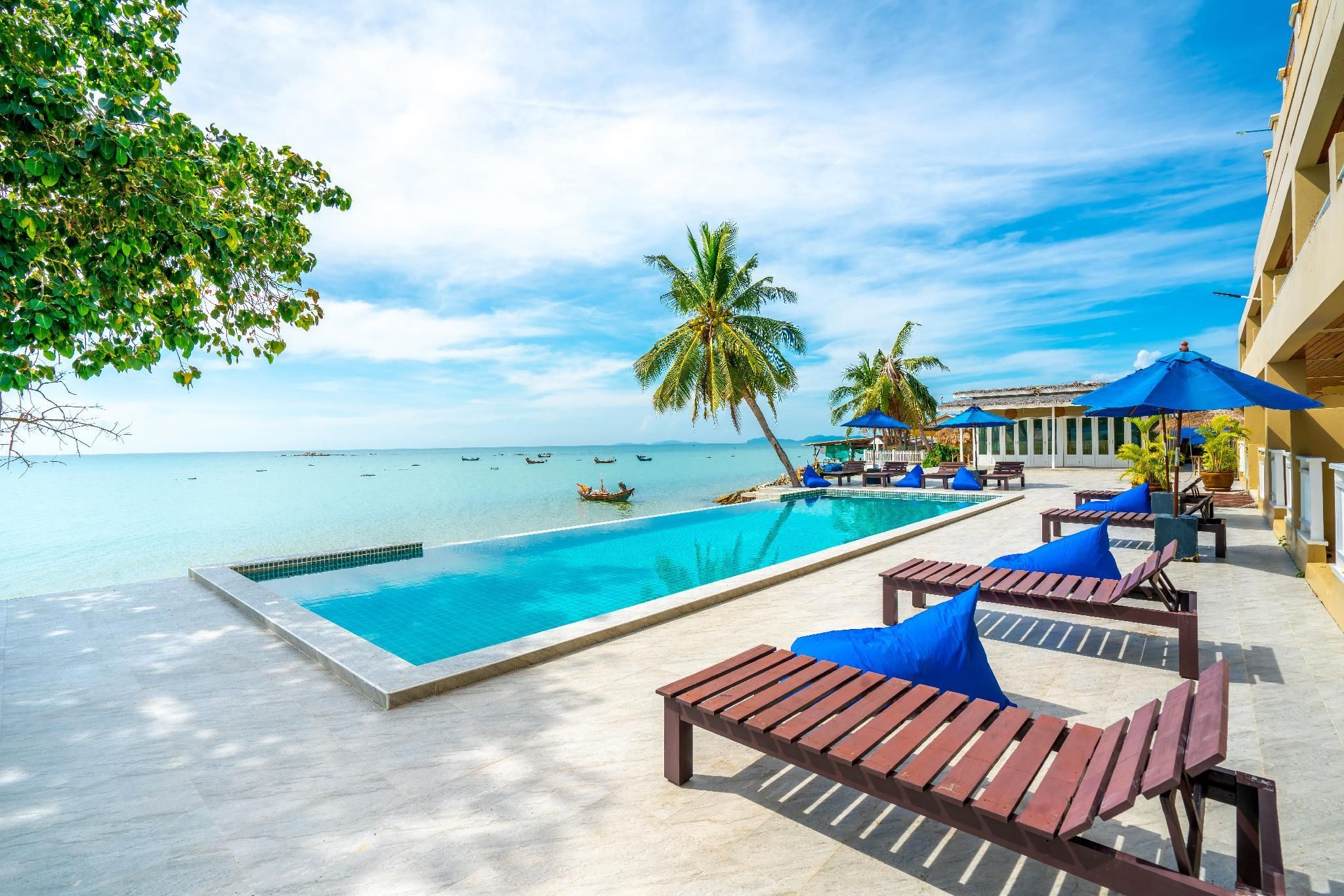 swimming pool [outdoor]