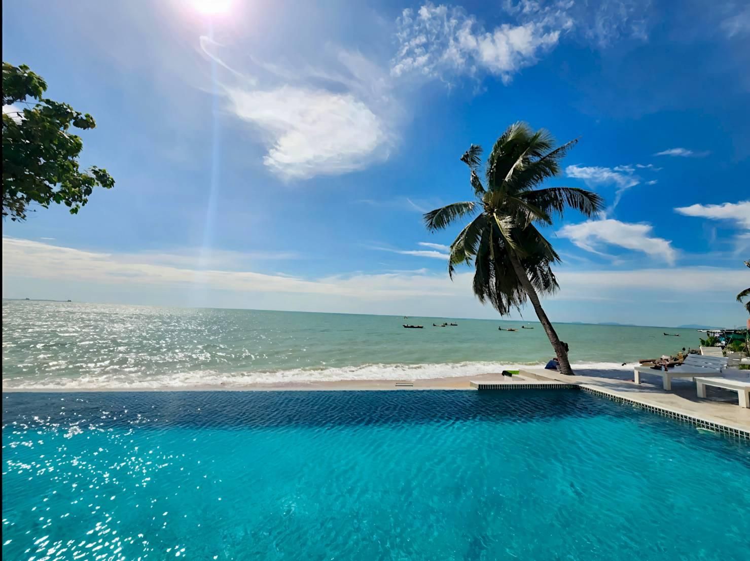 swimming pool [outdoor]