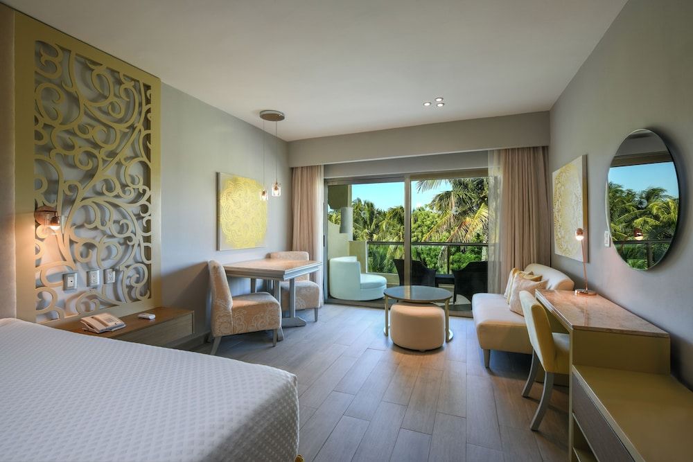 PREMIER BEACHFRONT JUNIOR SUITE