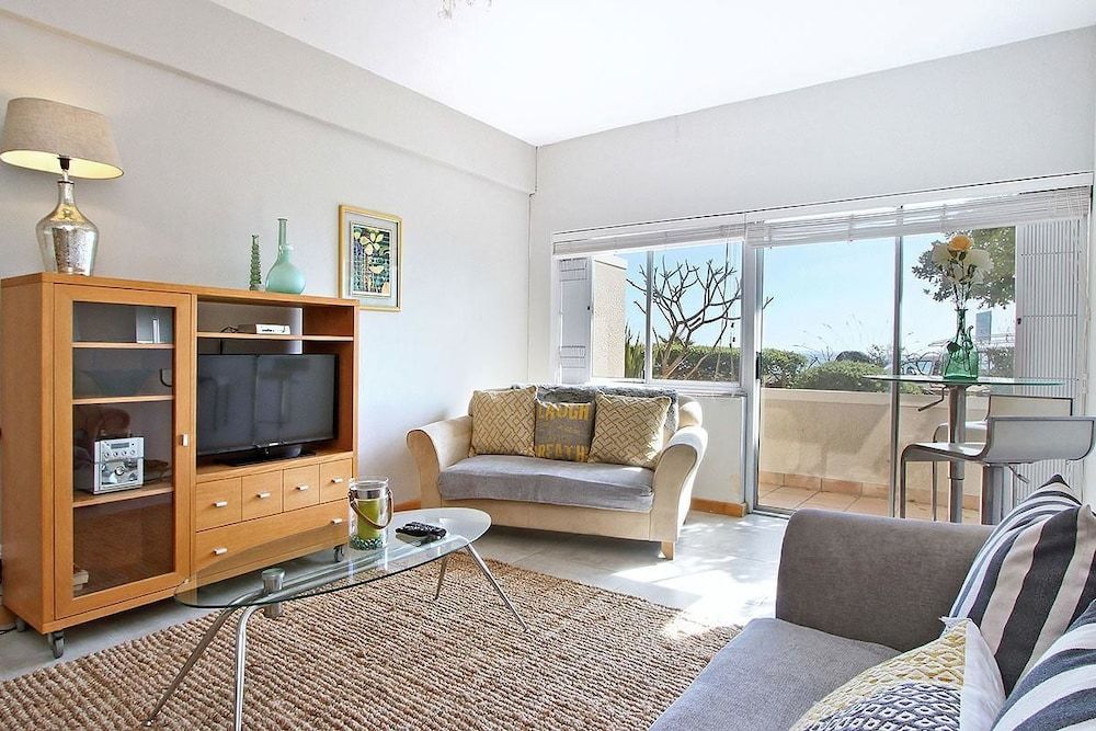 Edward Court 1 Bedroom Sea Facing Apartment, 1 Bedroom, Ocean View 2