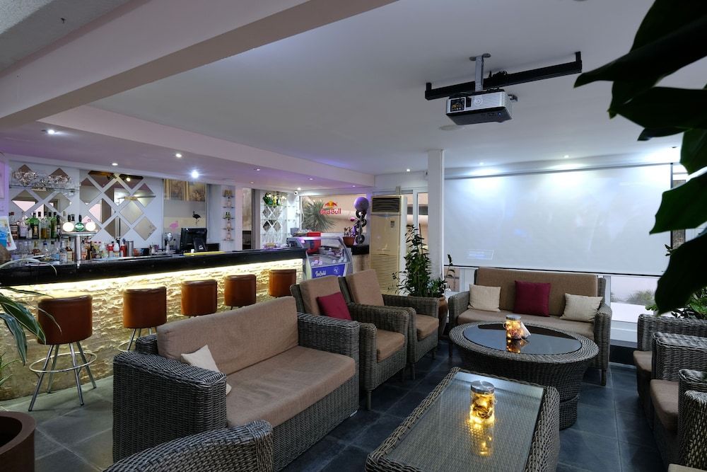 undefined Flamingo Beach Hotel 8