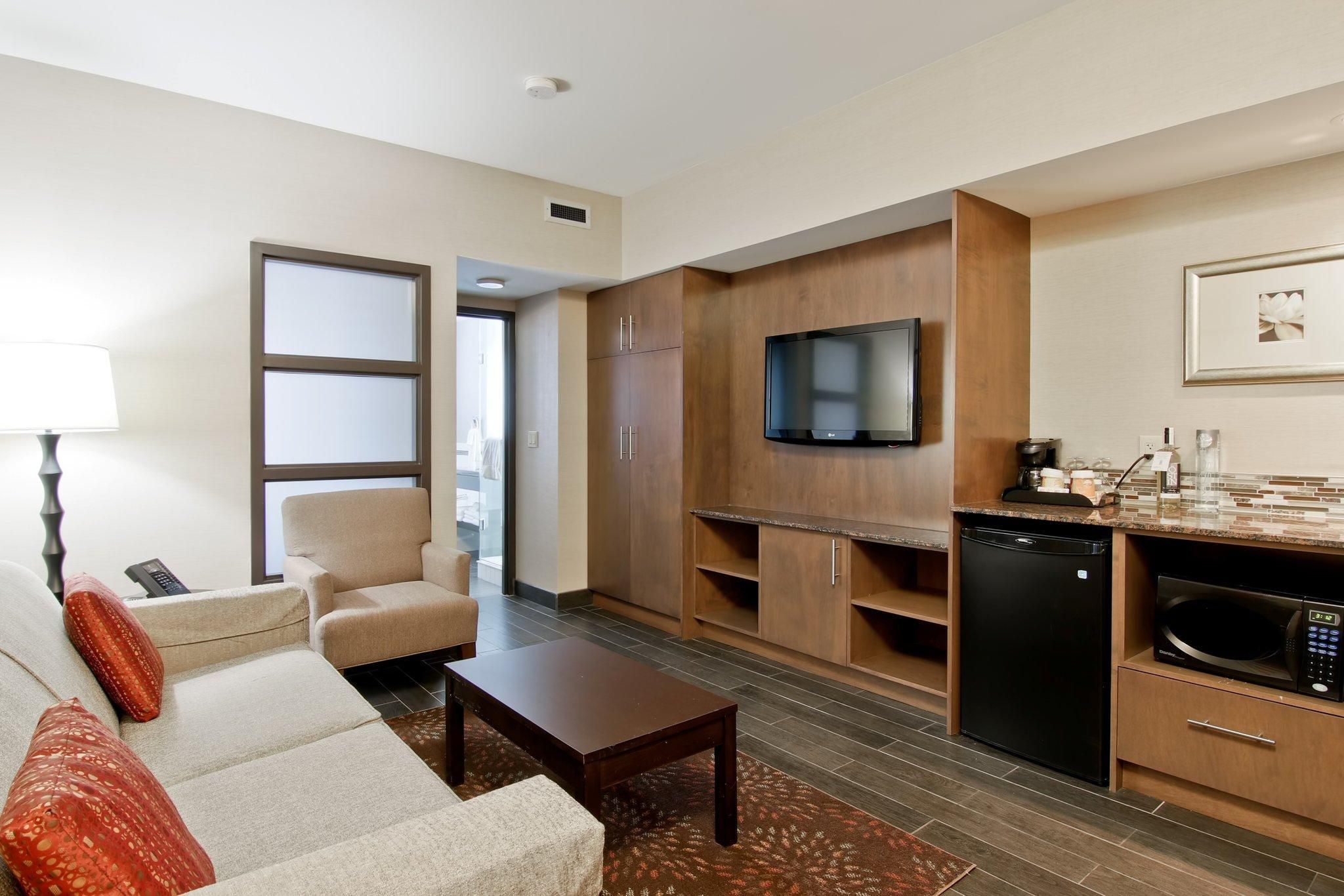 1 Bedroom Suite Sofa Bed 2 Queen