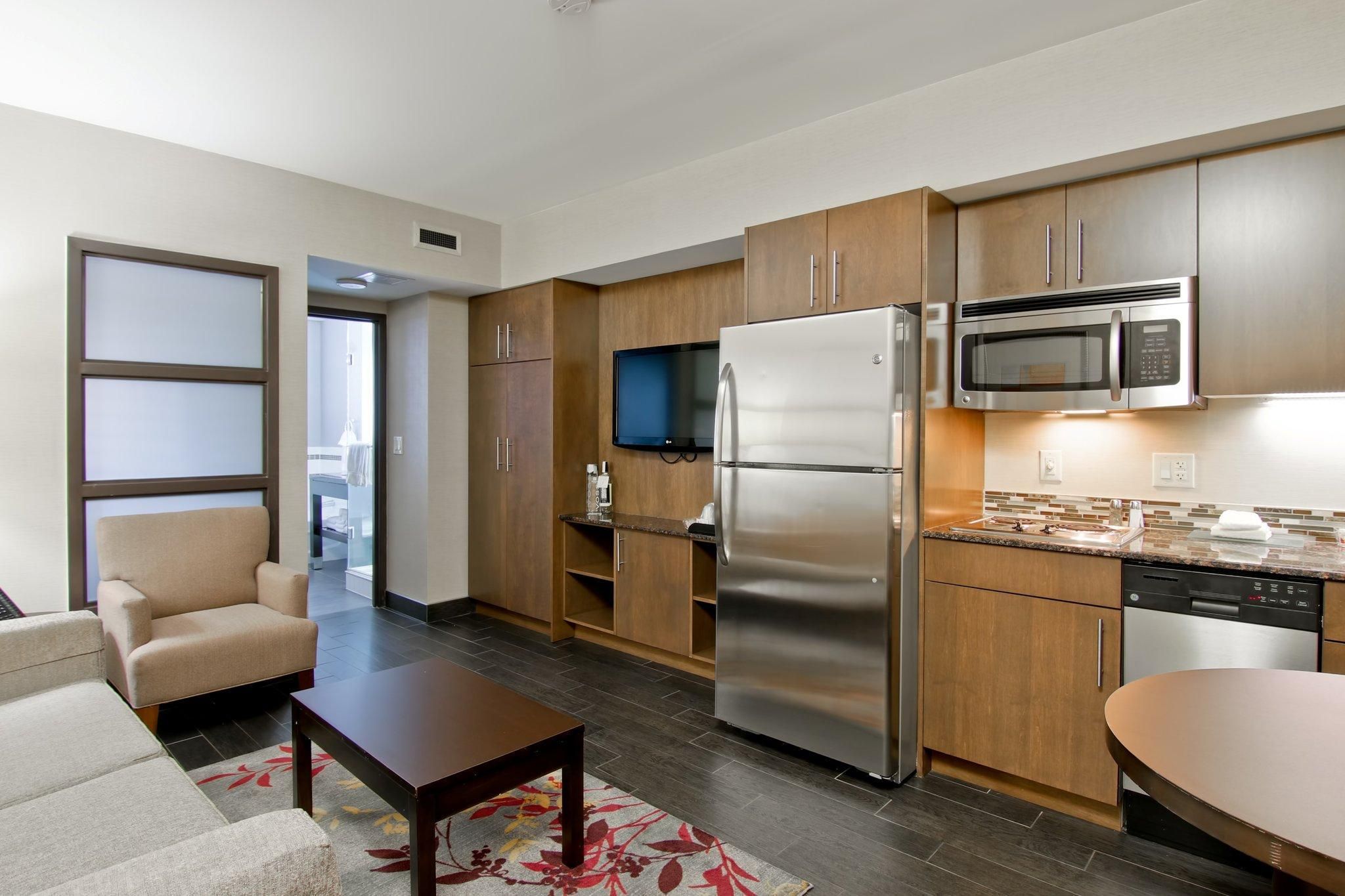 2 Queen 1 Bedroom Suit Mobility Accessible Roll Shower