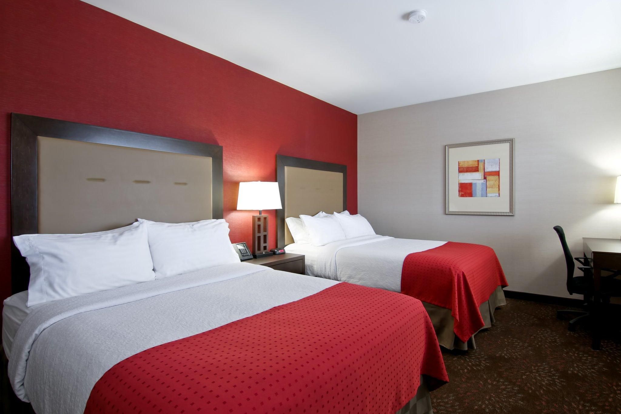 2 Queen 1 Bedroom Suit Mobility Accessible Roll Shower