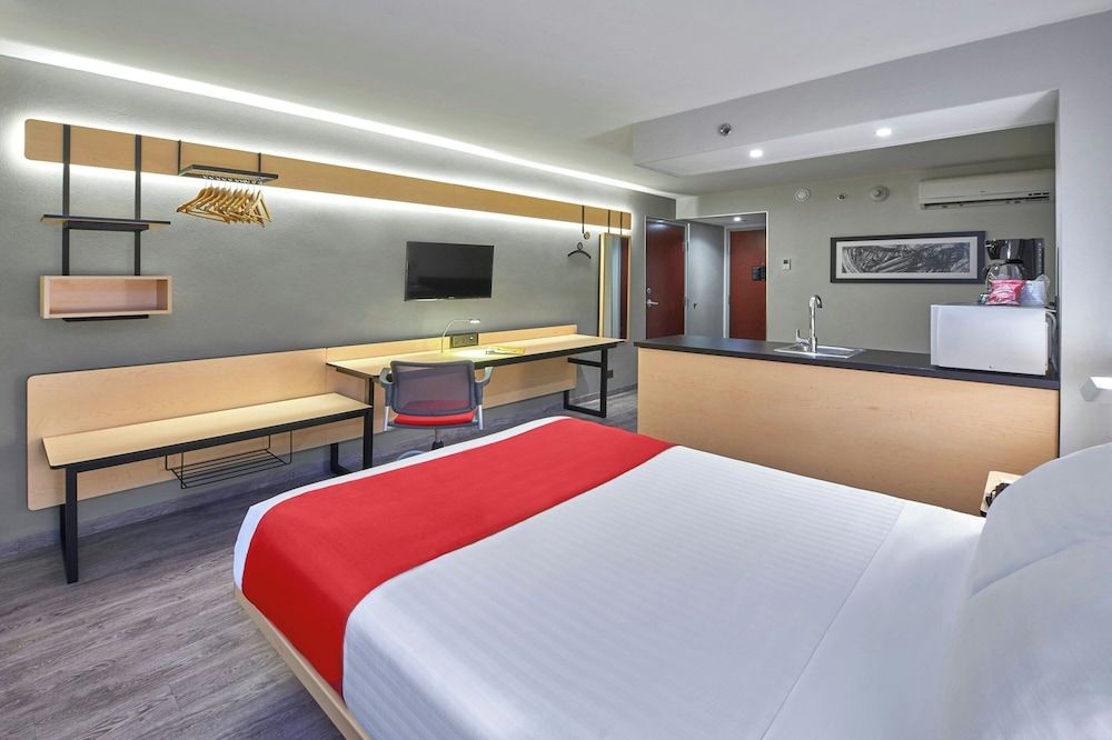 Suite, 1 Queen Bed with Sofa bed