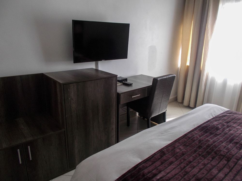 undefined Tecla Hotel 9