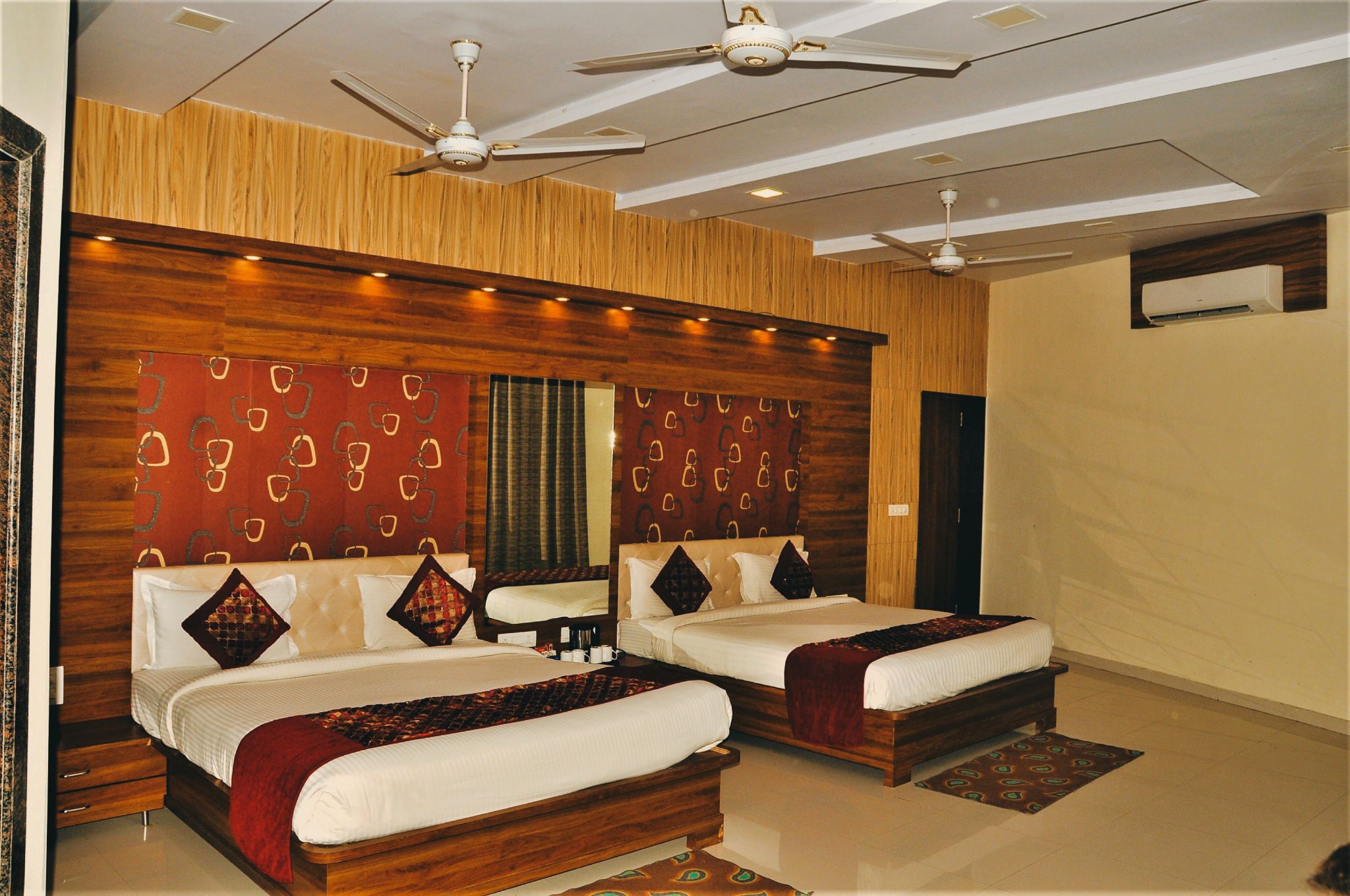 Club Room with Balcony