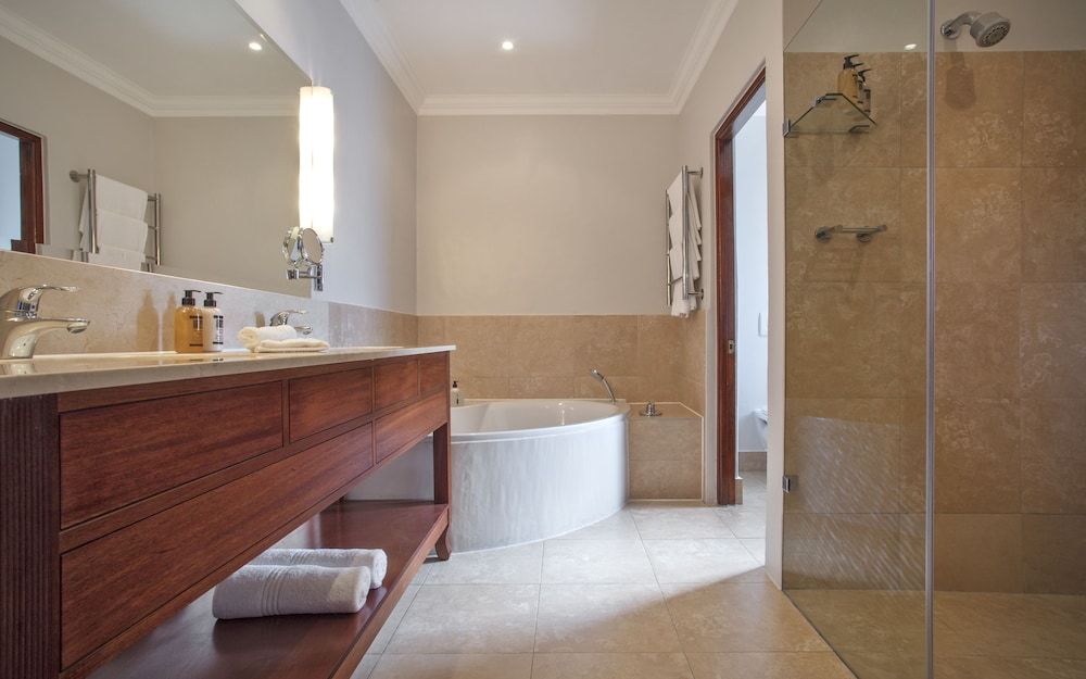 Asara Wine Estate & Hotel Deluxe Room 5