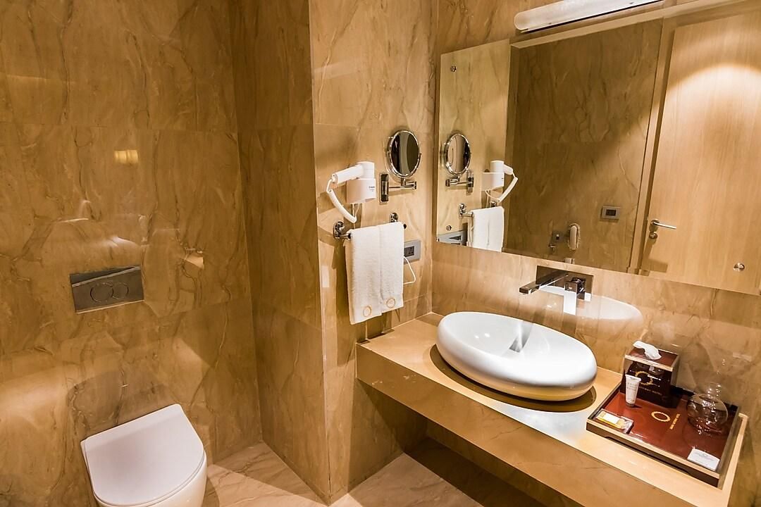 Amara Gateway Hotel Deluxe Room 5