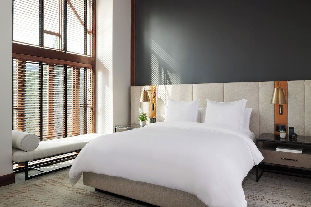 The Summit Suite