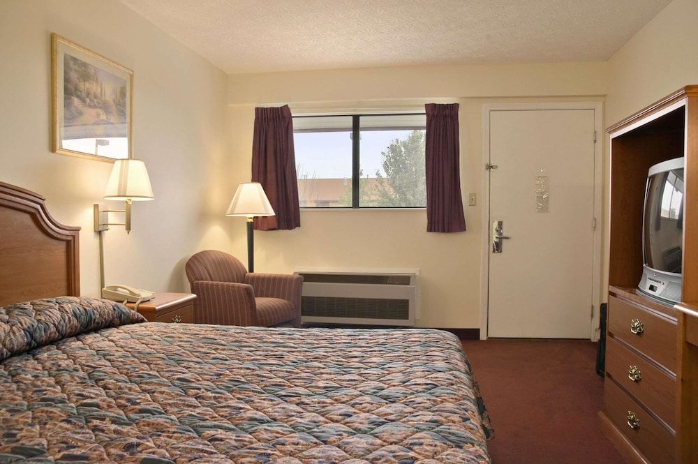 Standard Room, 1 King Bed, Accessible