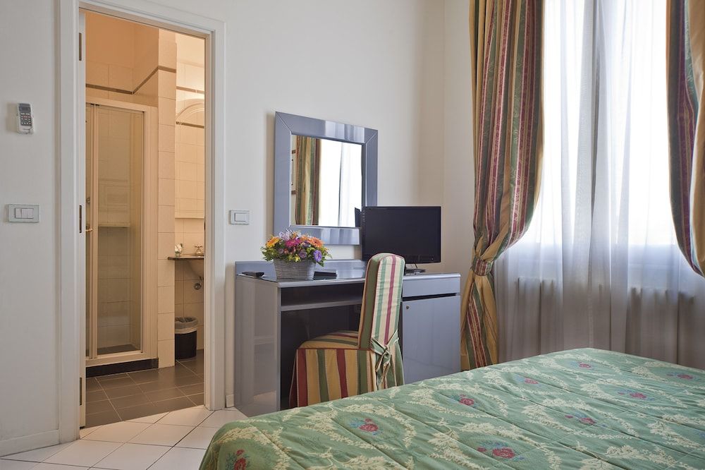 Hotel Italia Standard Double or Twin Room 6