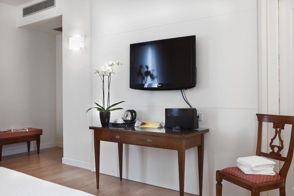 undefined Hotel Italia 8