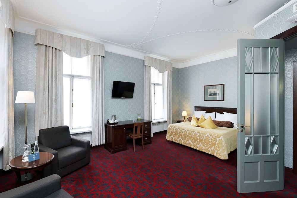 Junior Suite, Historical Main Building