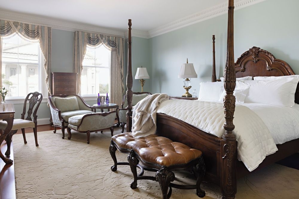 Market Pavilion Hotel Suite, 1 King Bed, Corner 2