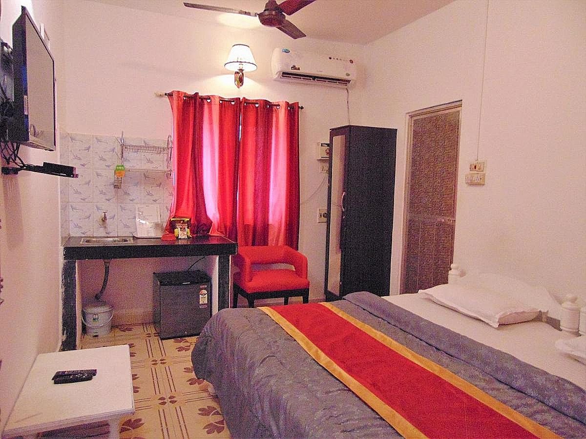 Oceanic Pearl Beach Guest House Standard AC Room 2