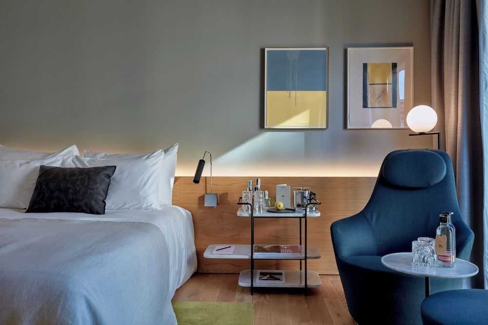 Sir Victor Hotel, part of Sircle Collection Deluxe Room (Sir Deluxe) 5