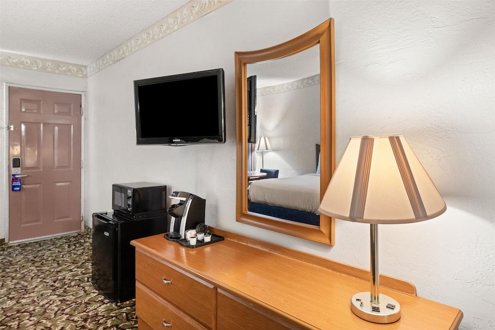 AMERICAS BEST VALUE INN BY SONESTA PECOS Comfort Double Room, 2 Double Beds, Smoking 4