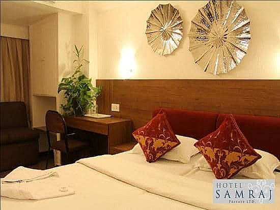 Hotel Samraj Deluxe Double Room 4