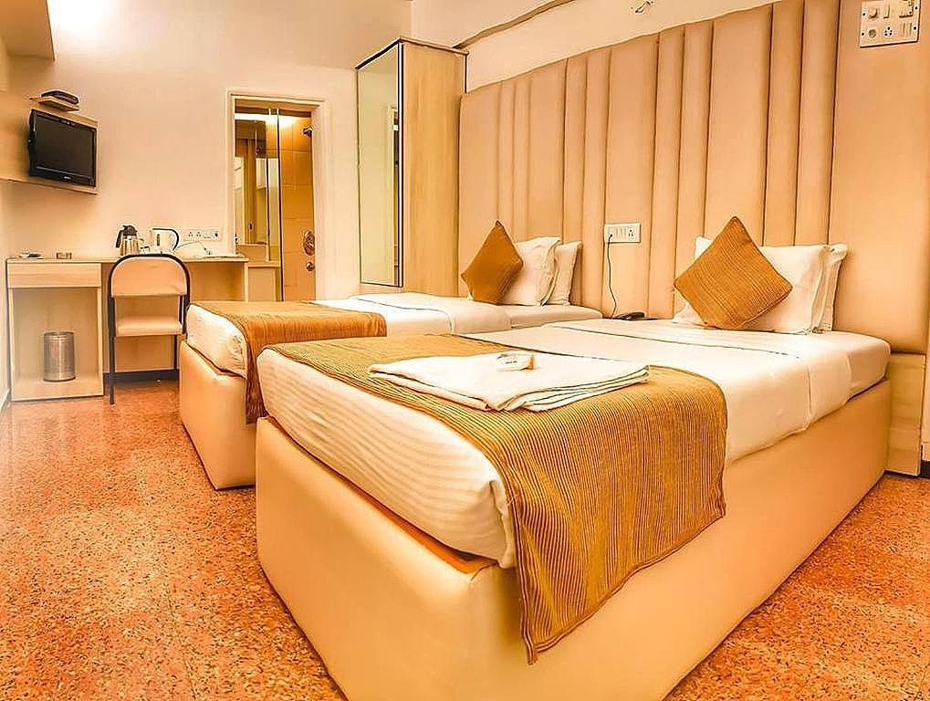 Hotel Samraj Deluxe Double Room 2