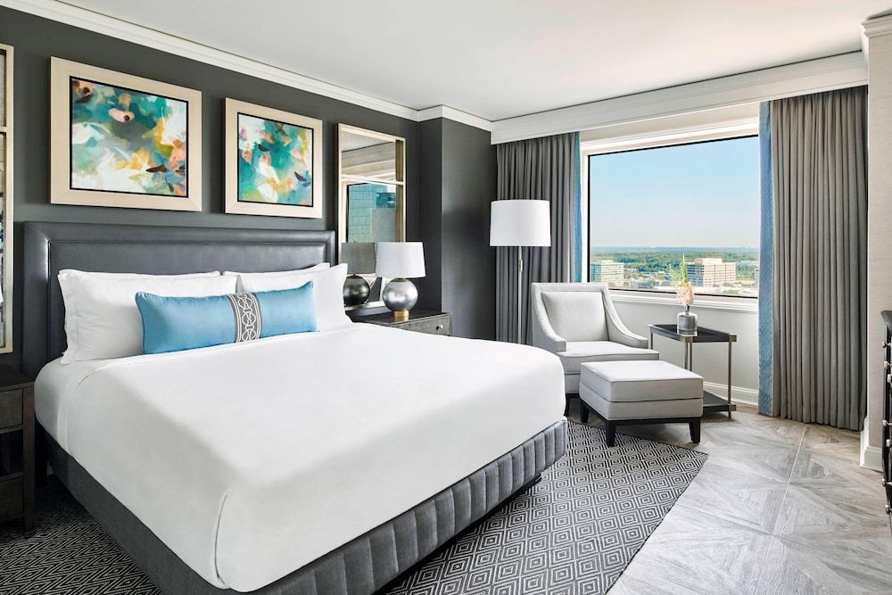 Premier Room, 1 King Bed, Non Smoking (Mobility Accessible, Roll-in Shower)