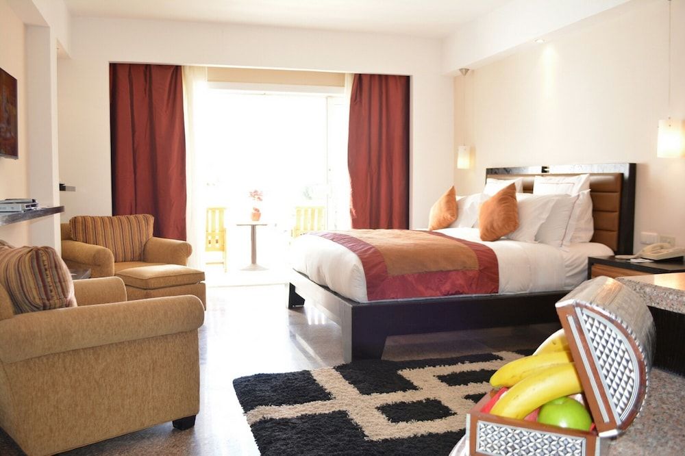 Deluxe Room, Pool View