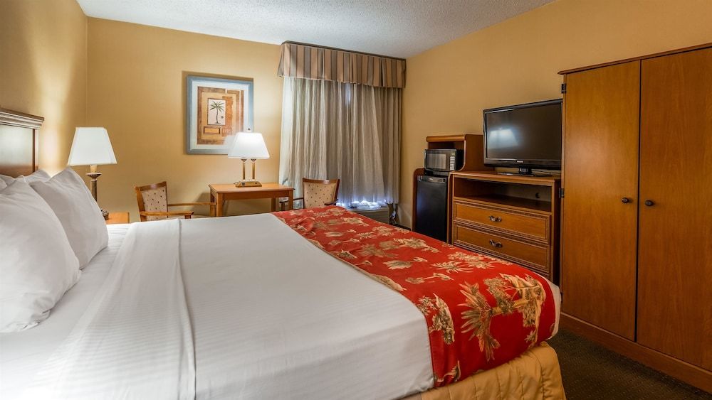 Best Western Galaxy Inn Standard Room, 1 King Bed, Accessible, Bathtub 2