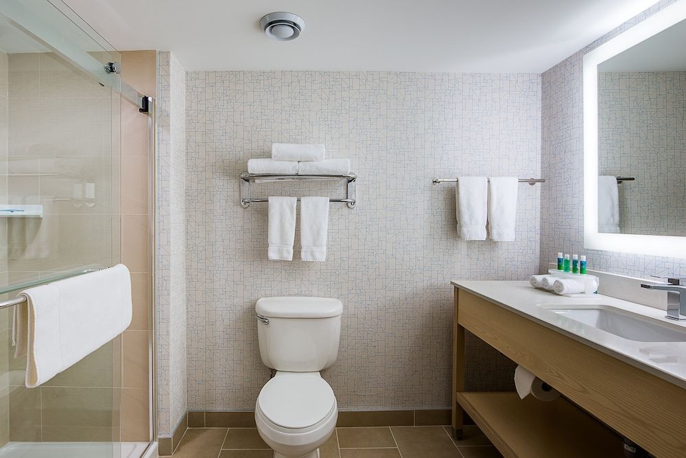 Standard Room, 1 Queen Bed (Walk-In Shower)