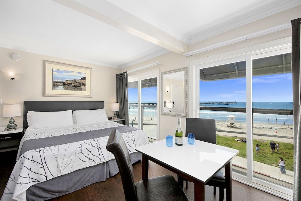 Suite, 1 King Bed (Private, Not Pet Friendly)