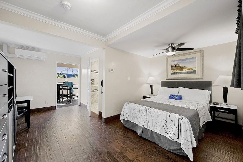 Room, 1 Queen Bed (Pet Friendly, Courtside)