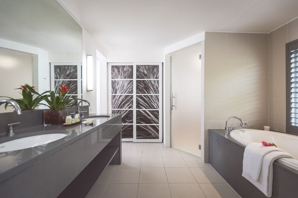 Bay Suite