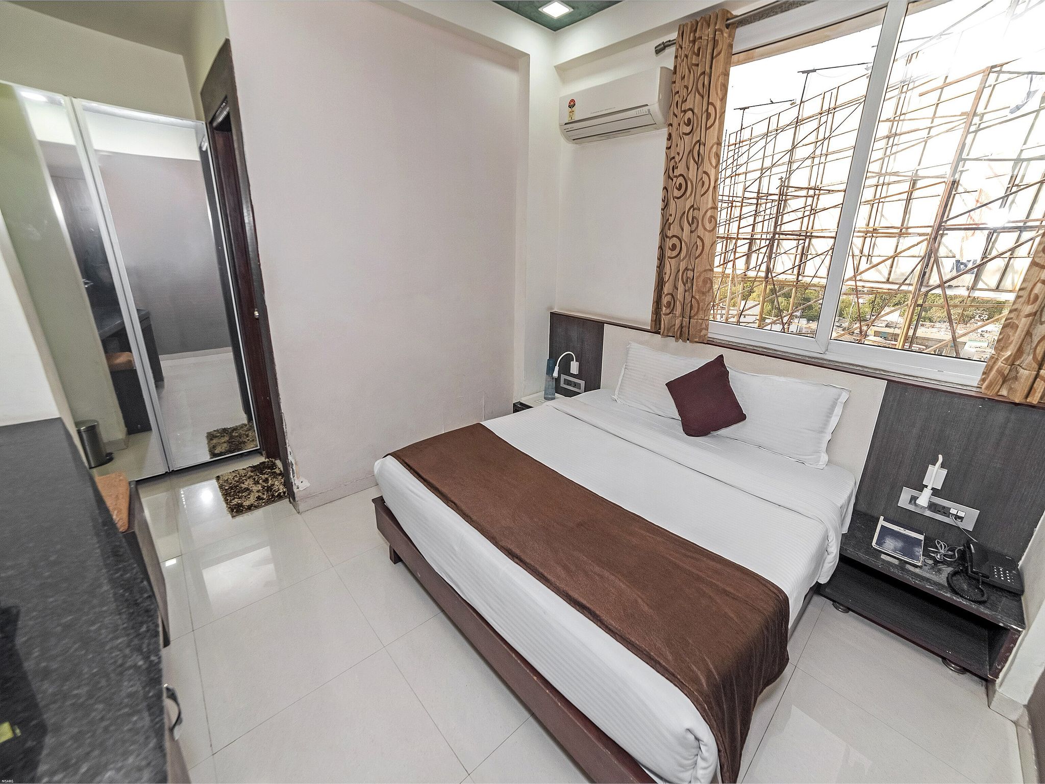 Hotel Kohinoor Plaza Deluxe Room