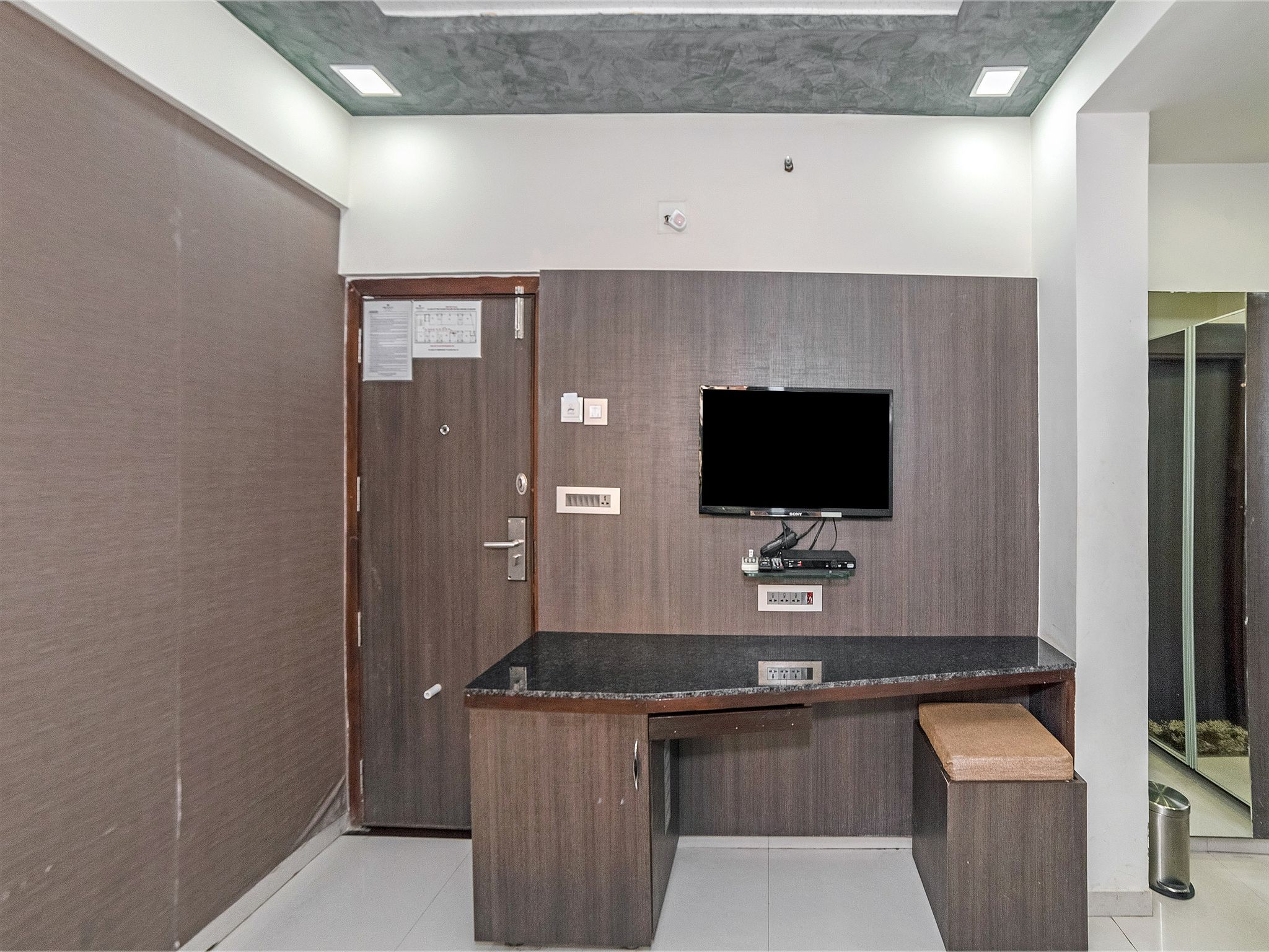 Hotel Kohinoor Plaza Deluxe Room 15