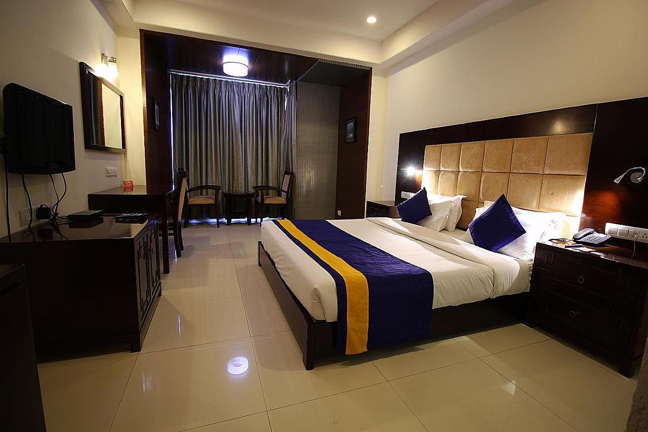 Executive Room with Pool View (unmarried and local id are not allowed)