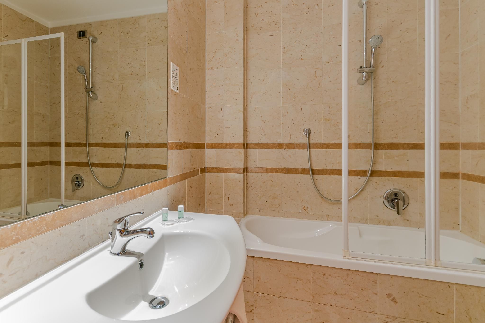 B&B Hotel Pisa Airport Double Room 3