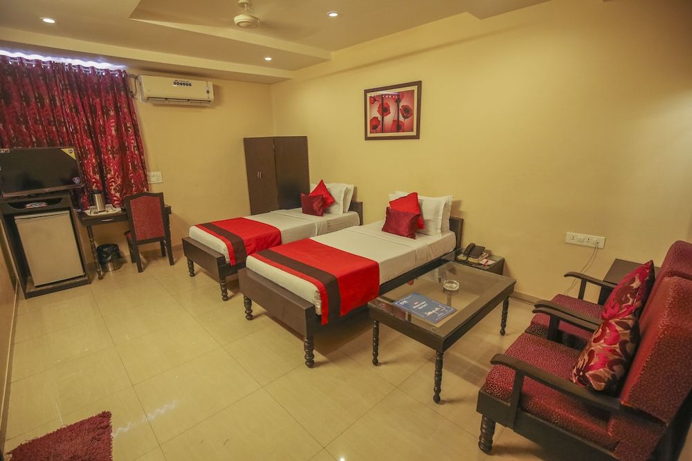 OYO 703 Hotel Shahi Palace Standard Room, 1 Double Bed, Private Bathroom 9