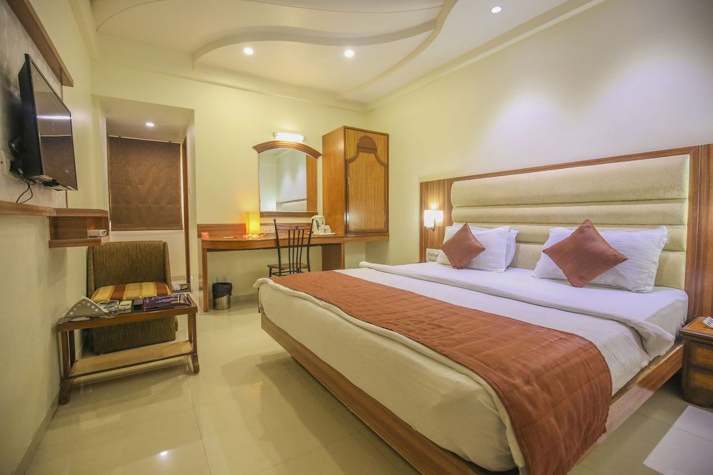 OYO 703 Hotel Shahi Palace Standard Room, 1 Double Bed, Private Bathroom 7