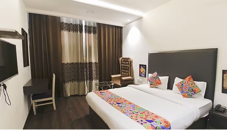 Hotel Orbion Mall Road Luxury Studio 6