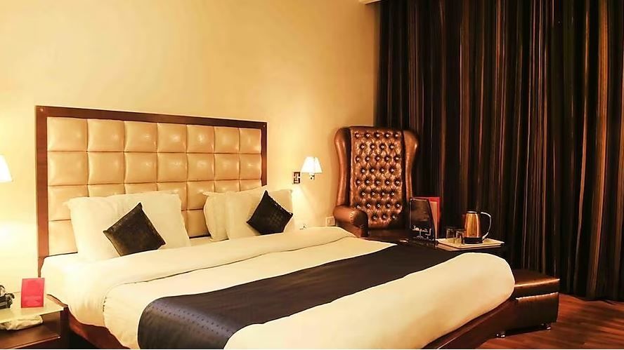 Hotel Orbion Mall Road Luxury Studio 8