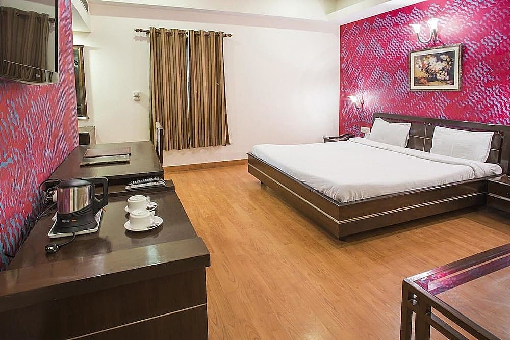 Elm Tree Super Deluxe