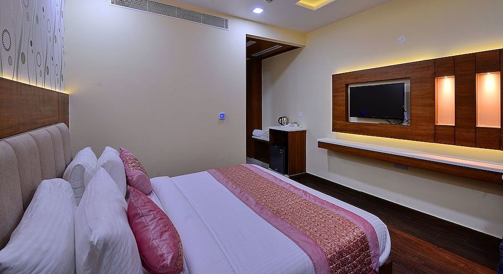 Grand Hridey 1 Minute from Railway Station Deluxe Room 15