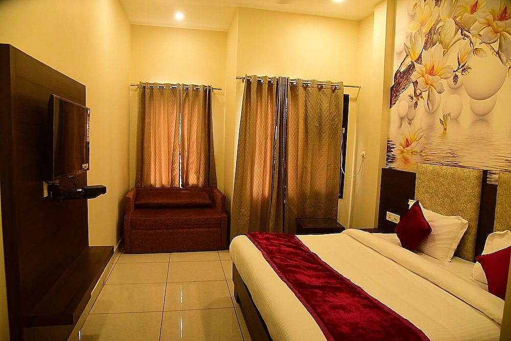 Hotel Karan Residency Deluxe Room -5 Mins Walk from Golden Temple 16