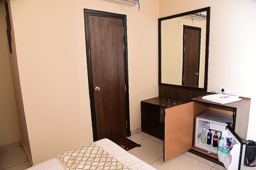 Hotel Karan Residency Deluxe Room -5 Mins Walk from Golden Temple 32
