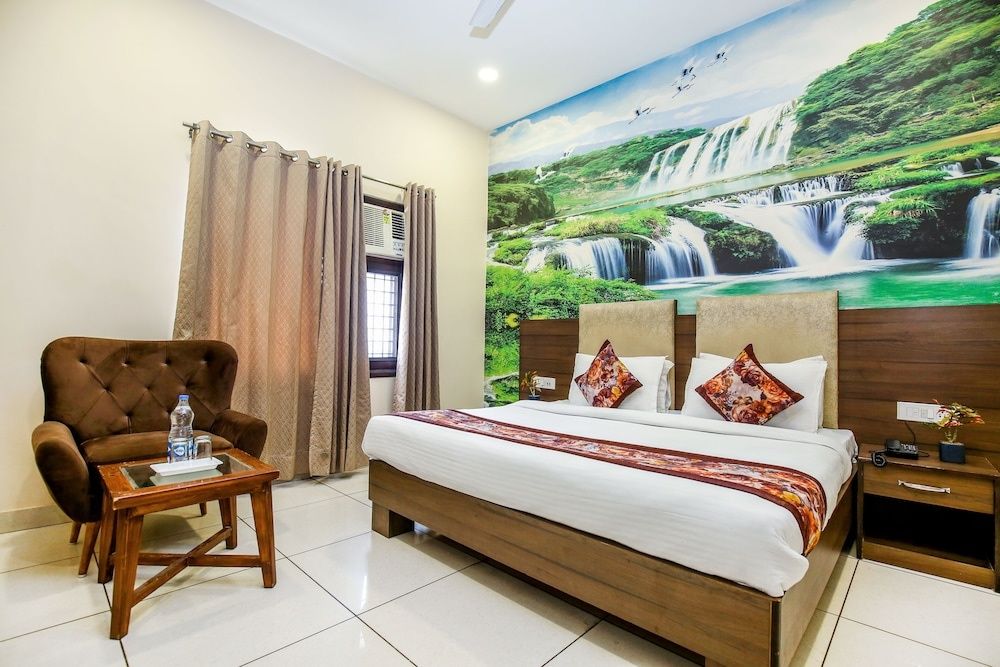 Hotel Karan Residency Deluxe Room -5 Mins Walk from Golden Temple 15