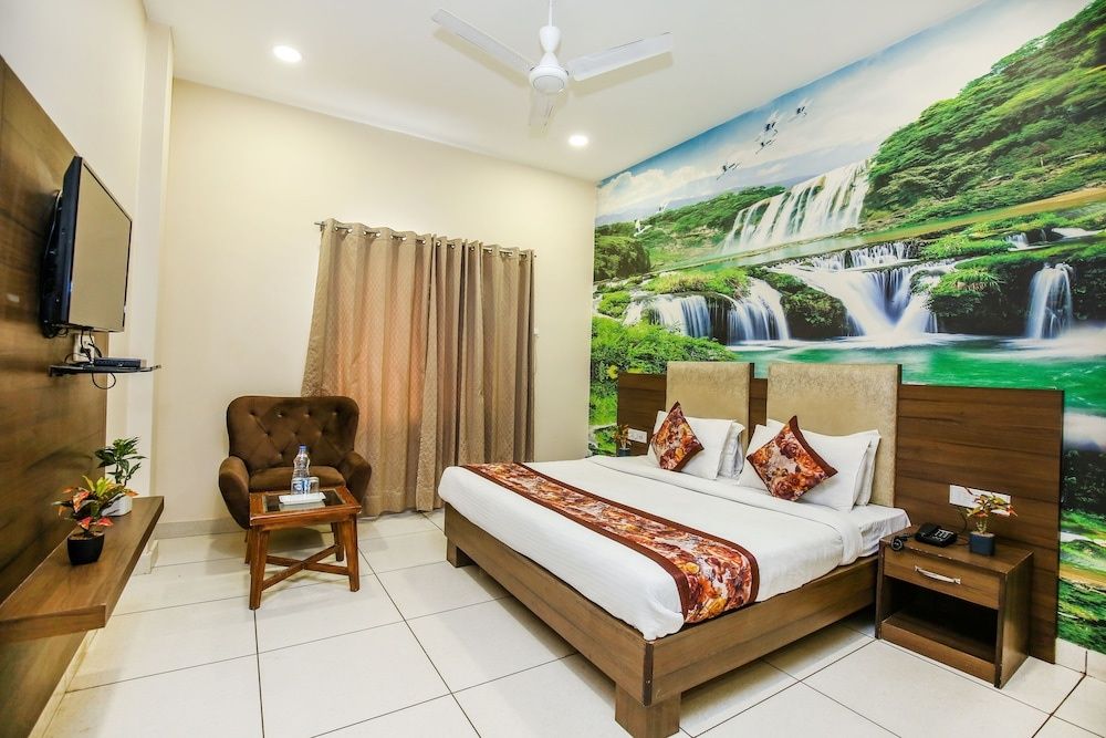 Hotel Karan Residency Deluxe Room -5 Mins Walk from Golden Temple 20