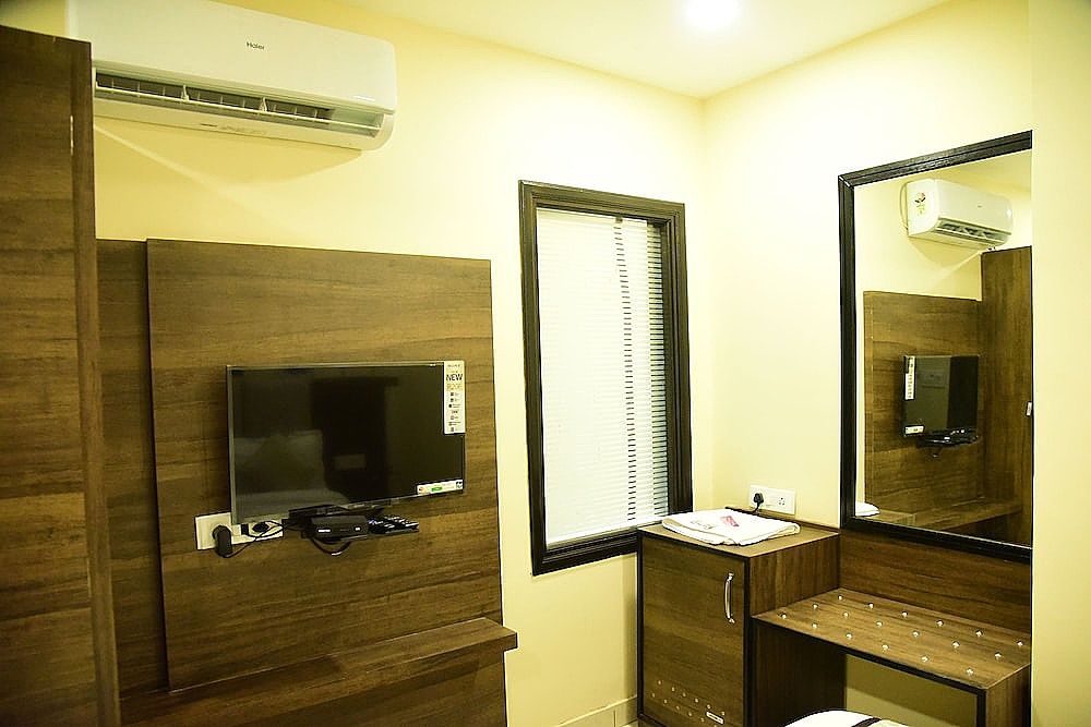 Hotel Karan Residency Deluxe Room -5 Mins Walk from Golden Temple 33