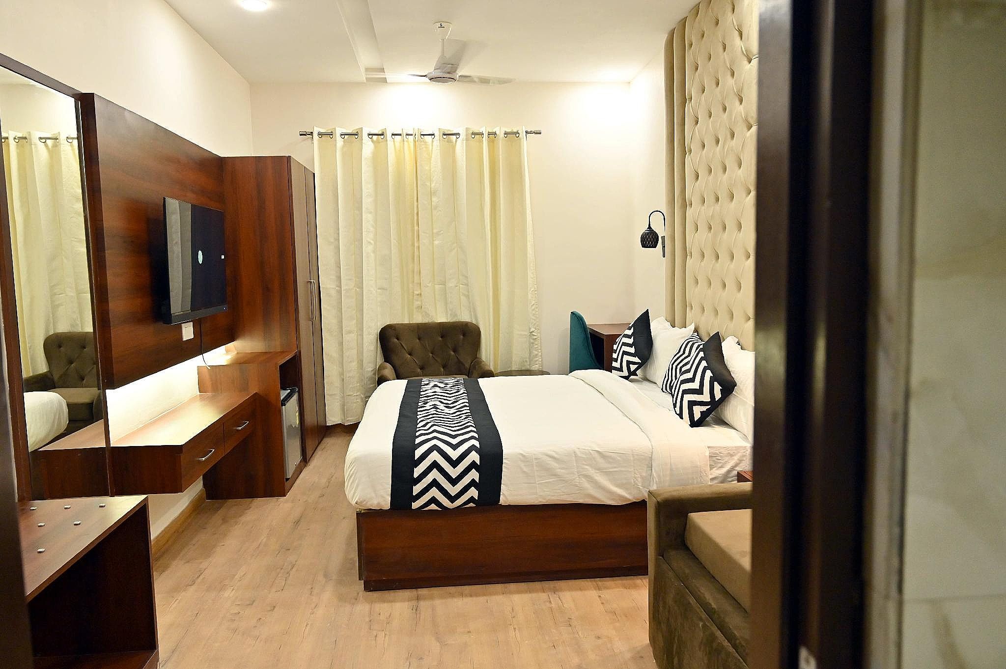 Hotel Karan Residency Royal Suite-Luxury Stay 5 mins walk from Golden Temple