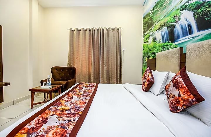 Hotel Karan Residency Deluxe Room -5 Mins Walk from Golden Temple 6