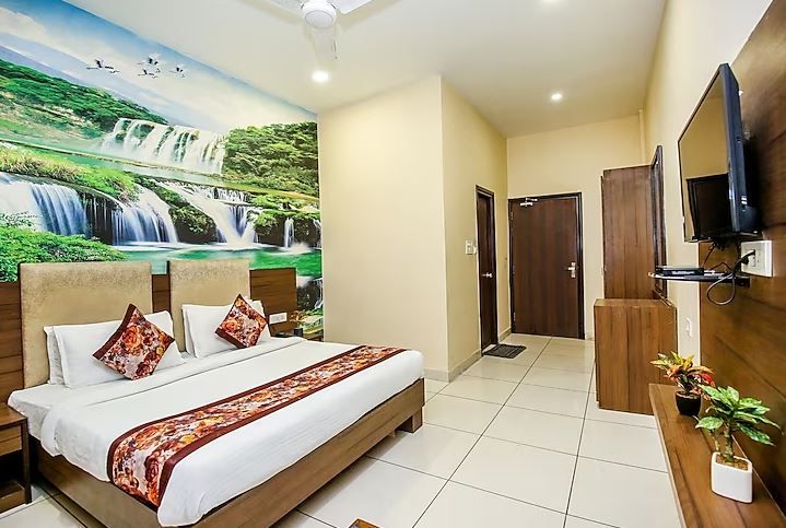Hotel Karan Residency Deluxe Room -5 Mins Walk from Golden Temple 8